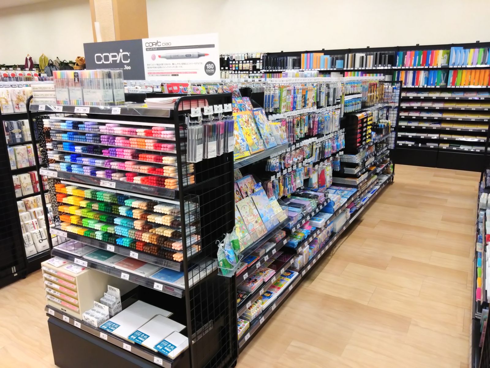 浜松の書店什器 浜松本店 | 店舗 | 谷島屋書店｜小説・コミック・専門書・ブックカフェ